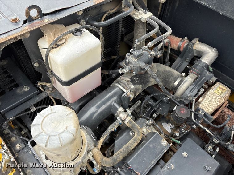 image for item EA7851 2017 Komatsu PC490LC-11 excavator