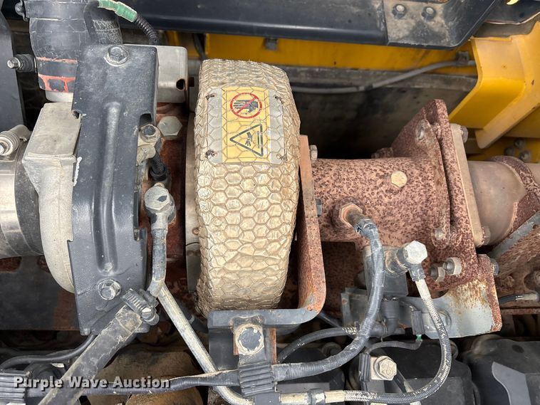 image for item EA7851 2017 Komatsu PC490LC-11 excavator