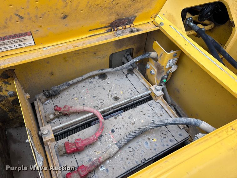 image for item EA7851 2017 Komatsu PC490LC-11 excavator