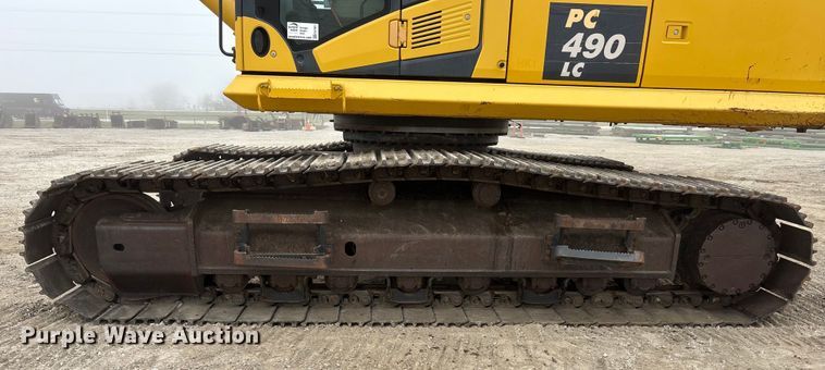 image for item EA7851 2017 Komatsu PC490LC-11 excavator