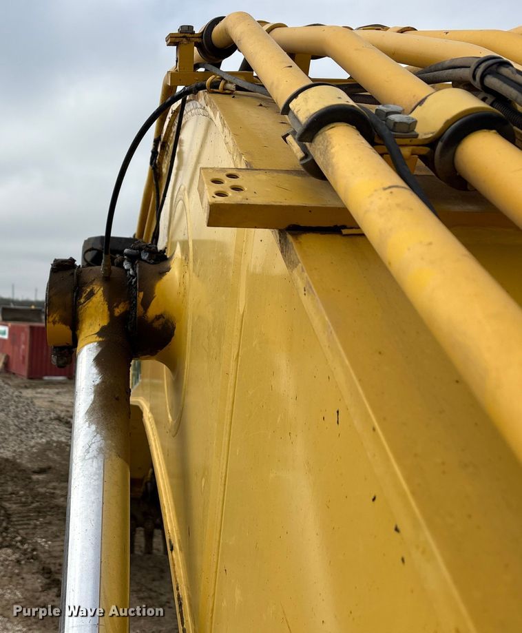 image for item EA7853 2018 Komatsu PC360LC-11 excavator