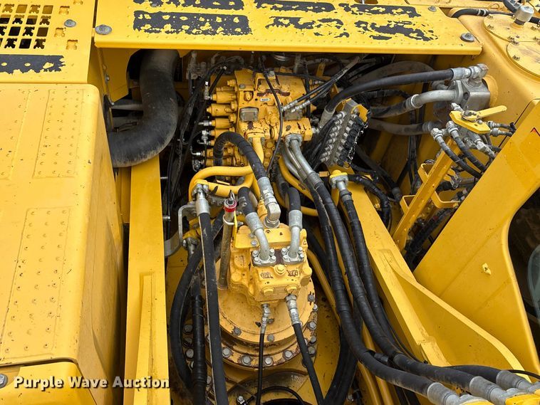 image for item EA7853 2018 Komatsu PC360LC-11 excavator
