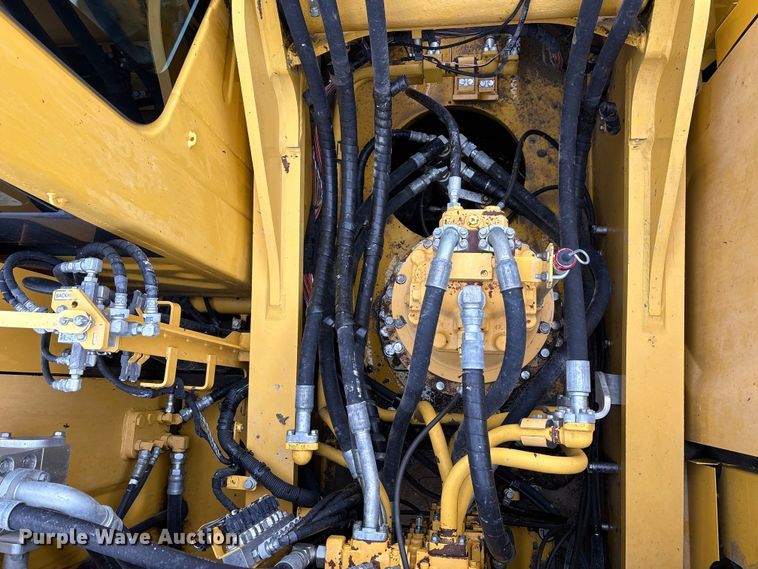 image for item EA7854 2019 Komatsu PC360LC-11 excavator