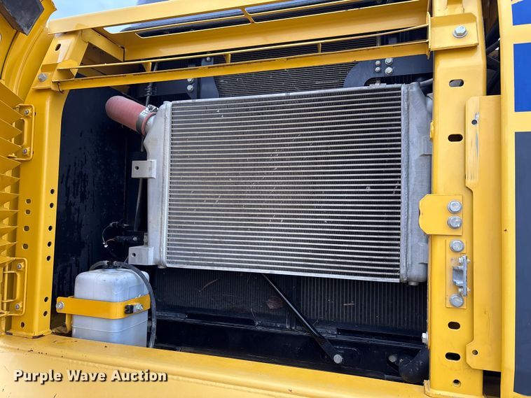 image for item EA7854 2019 Komatsu PC360LC-11 excavator