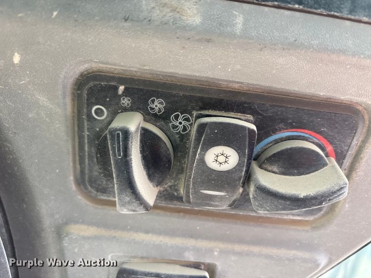 image for item EA7867 2018 Caterpillar 262D skid steer loader