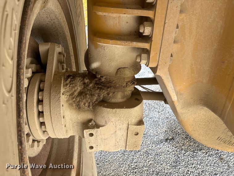 image for item EA7869 1997 Caterpillar 775D haul truck