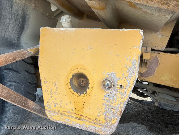 image for item EA7869 1997 Caterpillar 775D haul truck