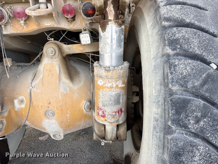 image for item EA7869 1997 Caterpillar 775D haul truck