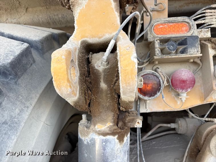 image for item EA7869 1997 Caterpillar 775D haul truck