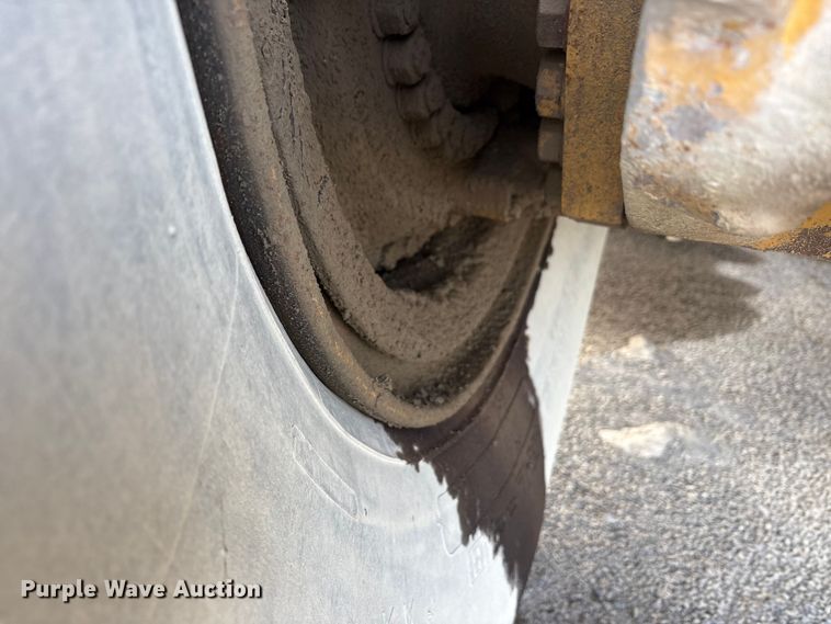 image for item EA7869 1997 Caterpillar 775D haul truck