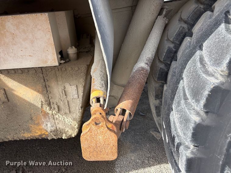 image for item EA7869 1997 Caterpillar 775D haul truck