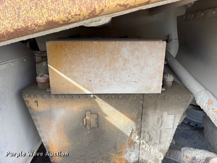 image for item EA7869 1997 Caterpillar 775D haul truck