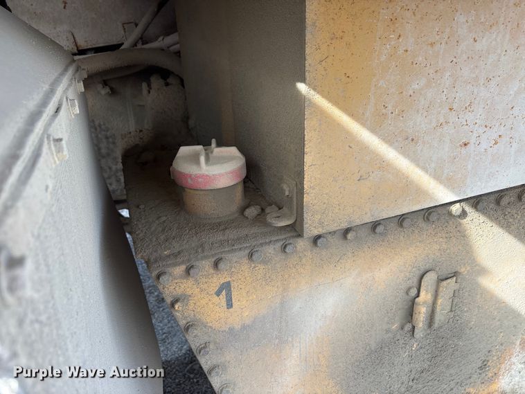 image for item EA7869 1997 Caterpillar 775D haul truck