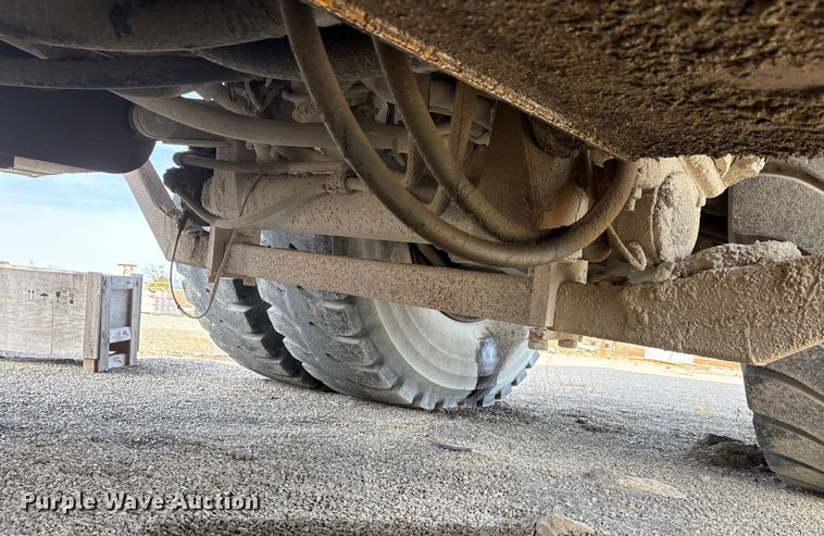 image for item EA7869 1997 Caterpillar 775D haul truck