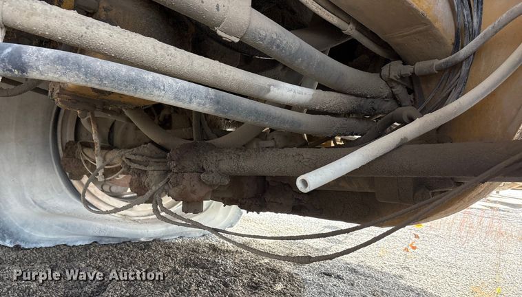 image for item EA7869 1997 Caterpillar 775D haul truck