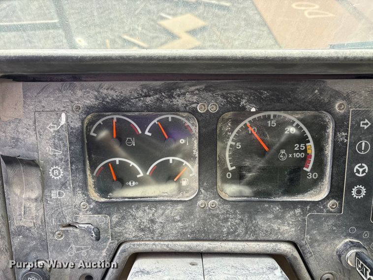 image for item EA7869 1997 Caterpillar 775D haul truck