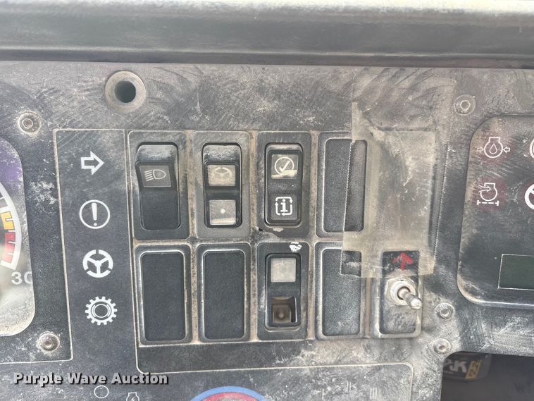 image for item EA7869 1997 Caterpillar 775D haul truck