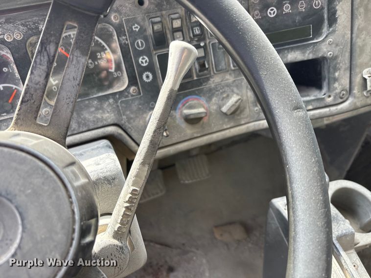 image for item EA7869 1997 Caterpillar 775D haul truck