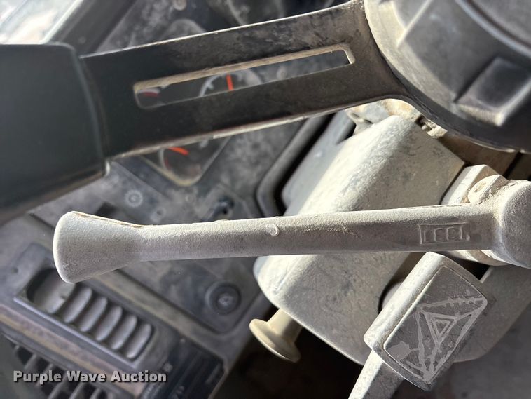 image for item EA7869 1997 Caterpillar 775D haul truck