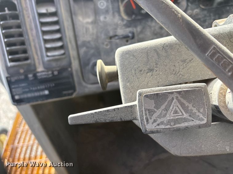 image for item EA7869 1997 Caterpillar 775D haul truck