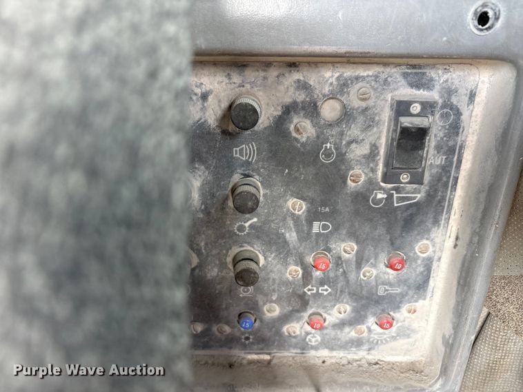 image for item EA7869 1997 Caterpillar 775D haul truck