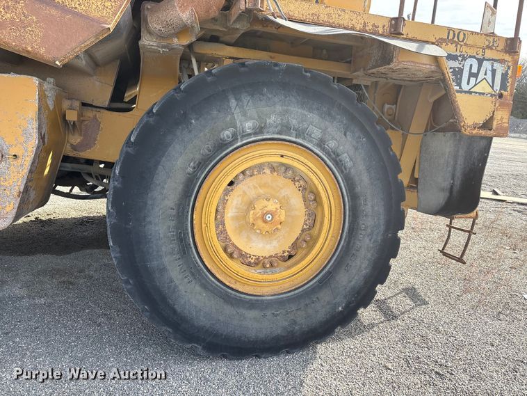 image for item EA7869 1997 Caterpillar 775D haul truck