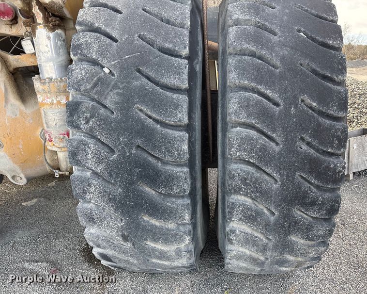 image for item EA7869 1997 Caterpillar 775D haul truck