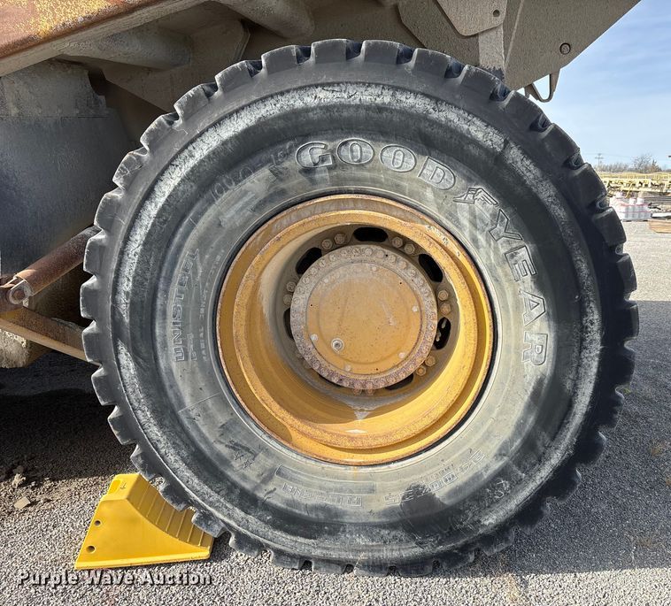 image for item EA7869 1997 Caterpillar 775D haul truck