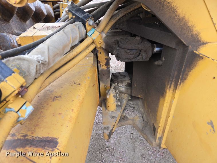 image for item EB1190 1996 Caterpillar CP-563C single drum vibratory roller