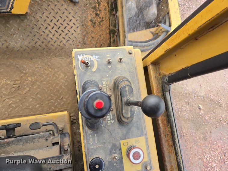 image for item EB1190 1996 Caterpillar CP-563C single drum vibratory roller