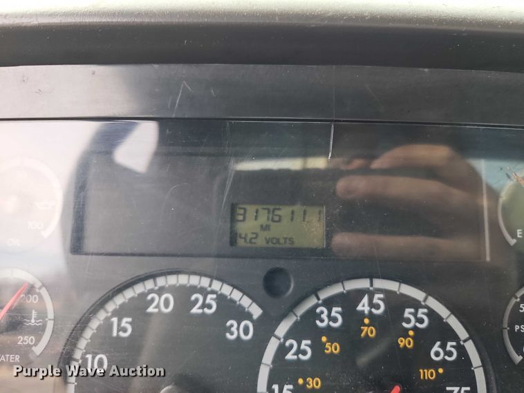 image for item EB8455 2005 Sterling Truck L9500 Series crane truck