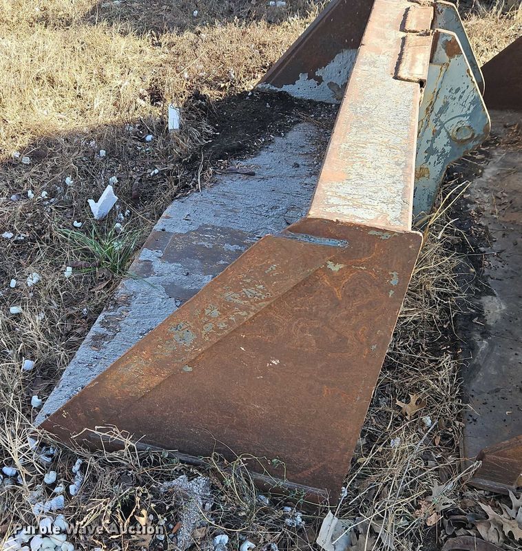 image for item EB8476 (2) telehandler buckets