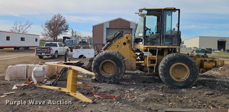 image for item EB8480 1999 Caterpillar 924G wheel loader