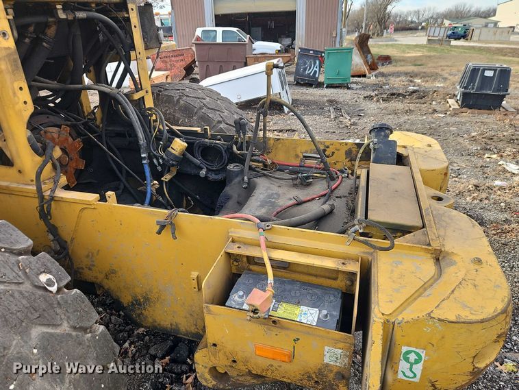 image for item EB8480 1999 Caterpillar 924G wheel loader