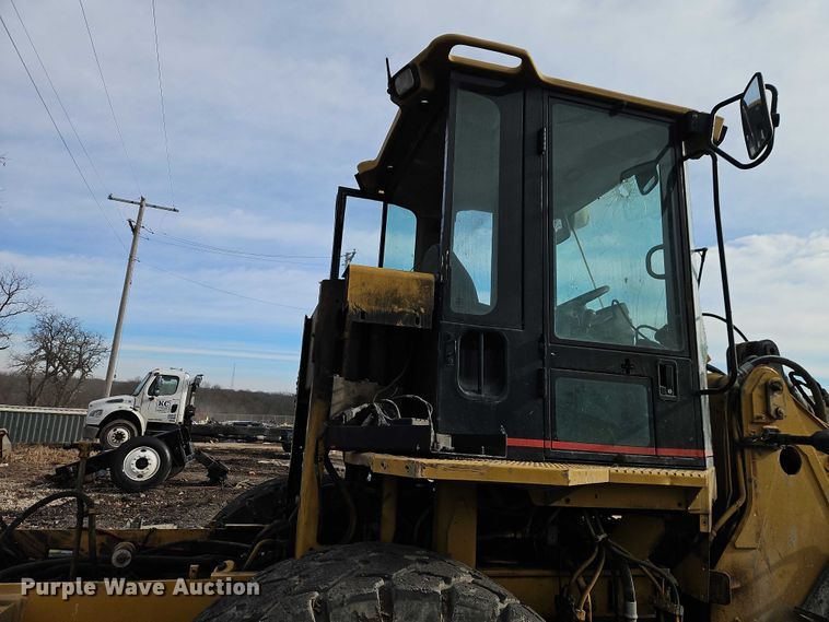 image for item EB8480 1999 Caterpillar 924G wheel loader