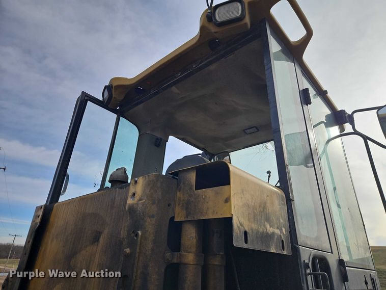 image for item EB8480 1999 Caterpillar 924G wheel loader