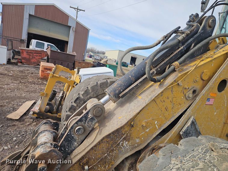 image for item EB8480 1999 Caterpillar 924G wheel loader
