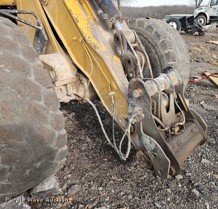 image for item EB8480 1999 Caterpillar 924G wheel loader