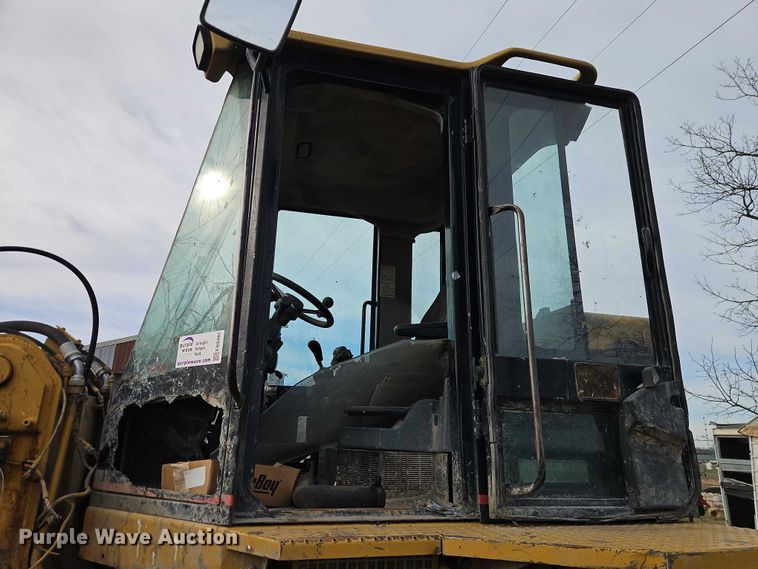 image for item EB8480 1999 Caterpillar 924G wheel loader
