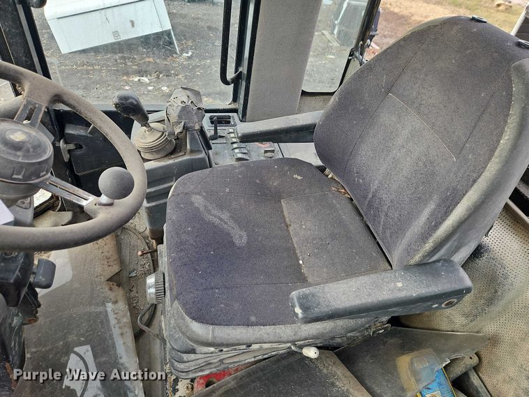 image for item EB8480 1999 Caterpillar 924G wheel loader