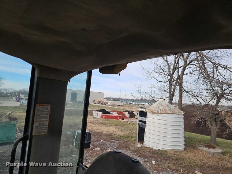 image for item EB8480 1999 Caterpillar 924G wheel loader