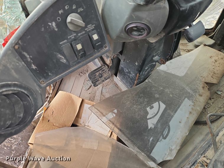 image for item EB8480 1999 Caterpillar 924G wheel loader