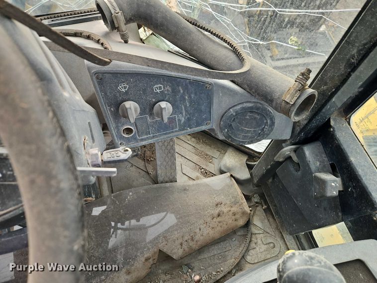 image for item EB8480 1999 Caterpillar 924G wheel loader