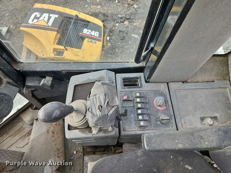 image for item EB8480 1999 Caterpillar 924G wheel loader