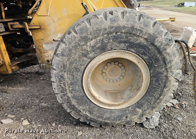 image for item EB8480 1999 Caterpillar 924G wheel loader