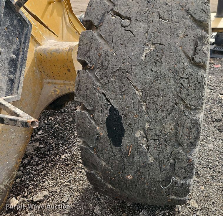 image for item EB8480 1999 Caterpillar 924G wheel loader