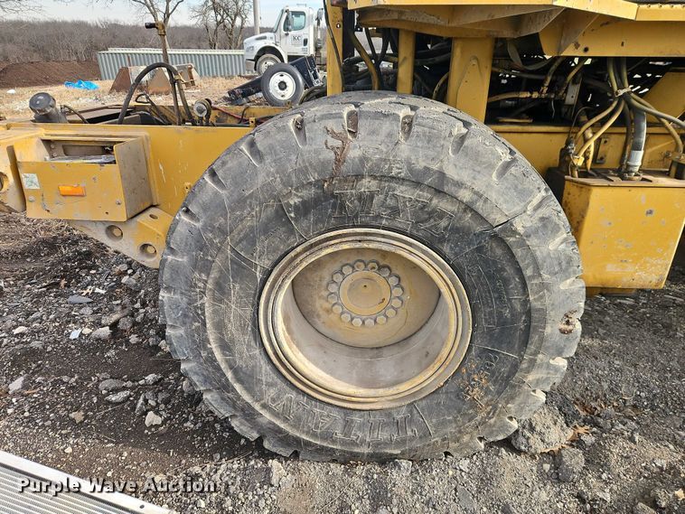 image for item EB8480 1999 Caterpillar 924G wheel loader