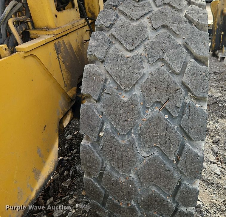 image for item EB8480 1999 Caterpillar 924G wheel loader