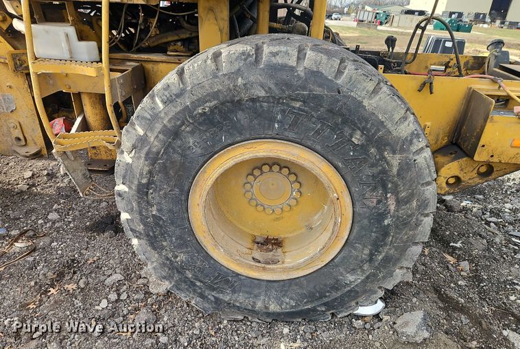 image for item EB8480 1999 Caterpillar 924G wheel loader