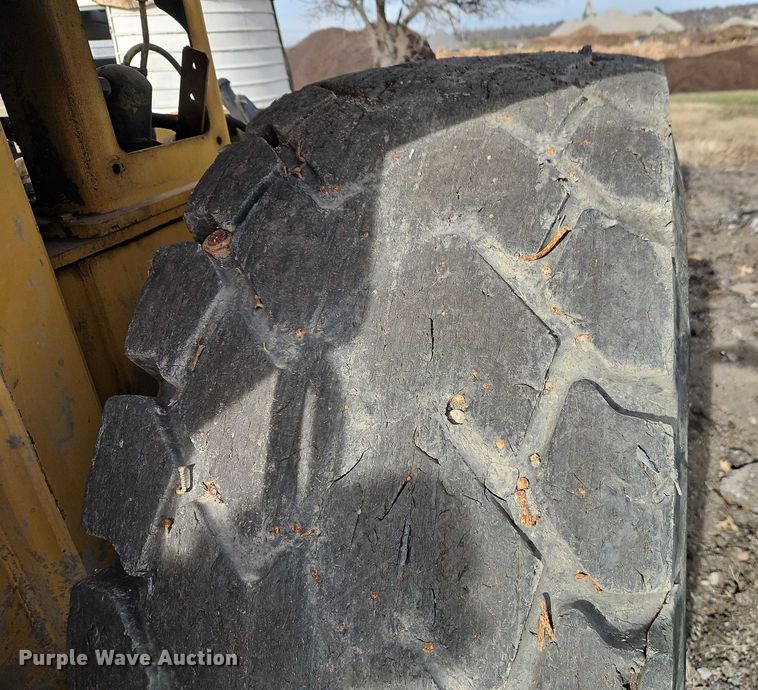 image for item EB8480 1999 Caterpillar 924G wheel loader